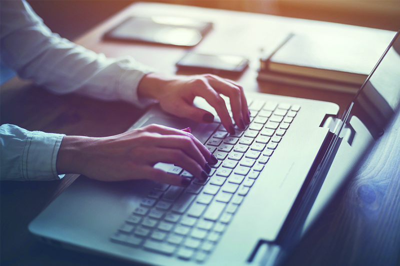 freelancers earning money writing online 1